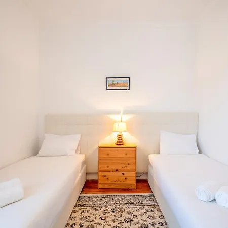 Guestready - La Petit Maison In * Setubal